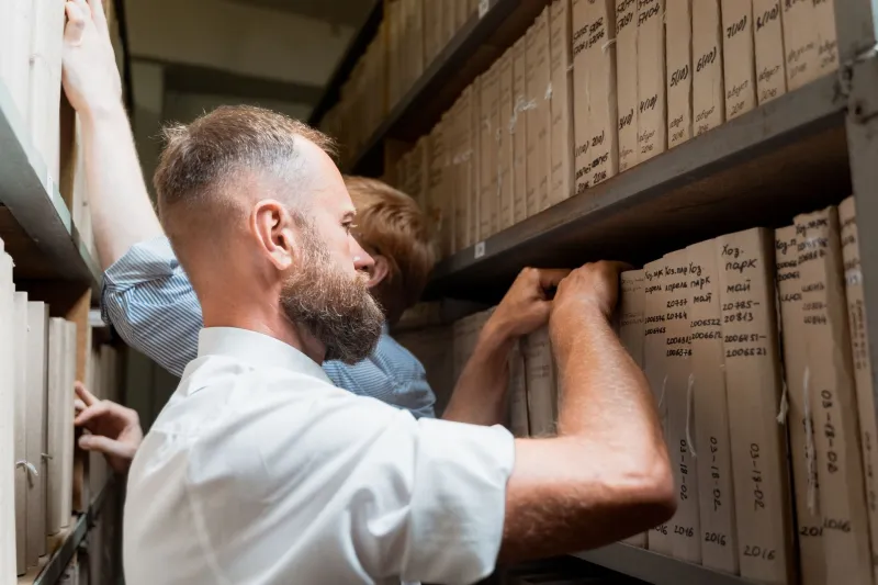 Contra el abismo digital: los archivistas que pelean por salvar la memoria del mañana