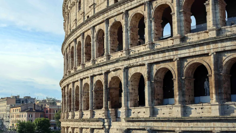 Cuando los calendarios chocaron: el desorden del tiempo en las grandes colisiones culturales de la historia